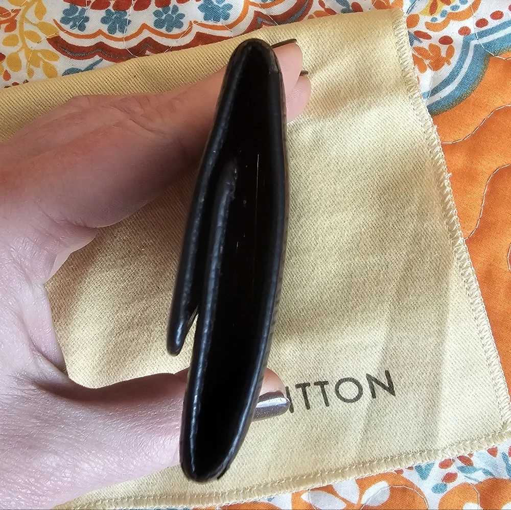 Louis Vuitton Black Epi 6 Key Holder - Picture 6 of 9